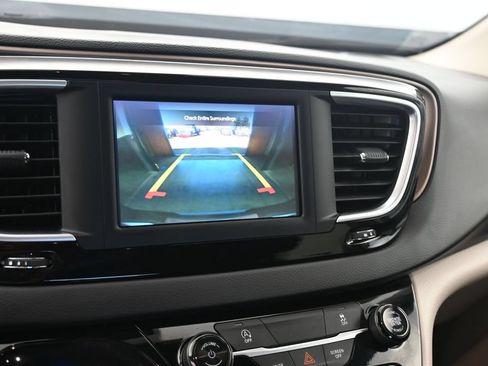 Used 2023 Chrysler Voyager LX FWD image 27