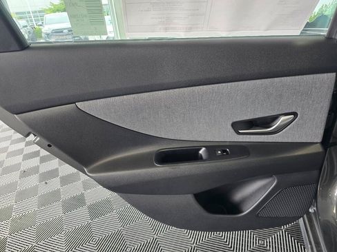 New 2026 Hyundai Elantra Limited FWD image 32