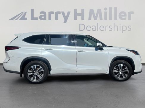 Used 2022 Toyota Highlander XLE image 6