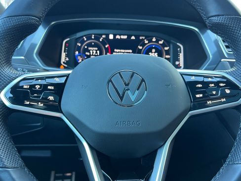 Certified 2022 Volkswagen Tiguan SEL R-Line image 24