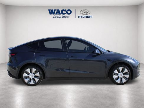 Used 2024 Tesla Model Y Long Range RWD image 11