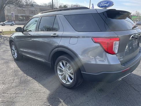 Used 2022 Ford Explorer XLT w/ Equipment Group 202A image 10
