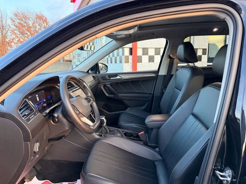 Used 2022 Volkswagen Tiguan SE image 13