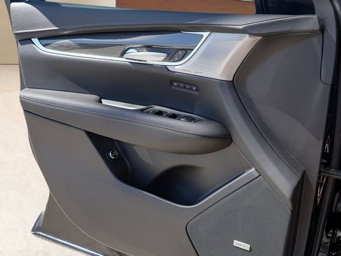 New 2026 Cadillac XT5 Sportv w/ LPO, Onyx Lite Package image 17