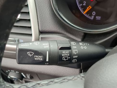 Used 2019 Jeep Grand Cherokee Laredo AWD/4WD image 23