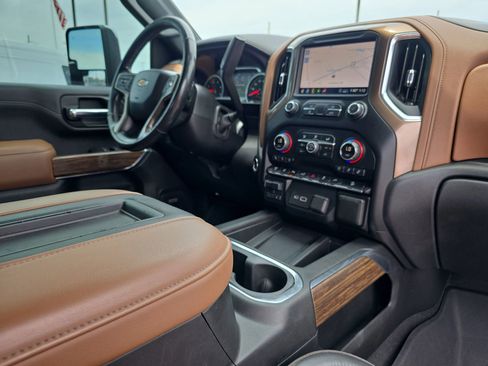 Used 2020 Chevrolet Silverado 2500 High Country w/ Z71 Off-Road Package AWD/4WD image 16