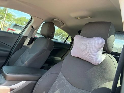 Used 2018 Chevrolet Volt LT FWD image 9