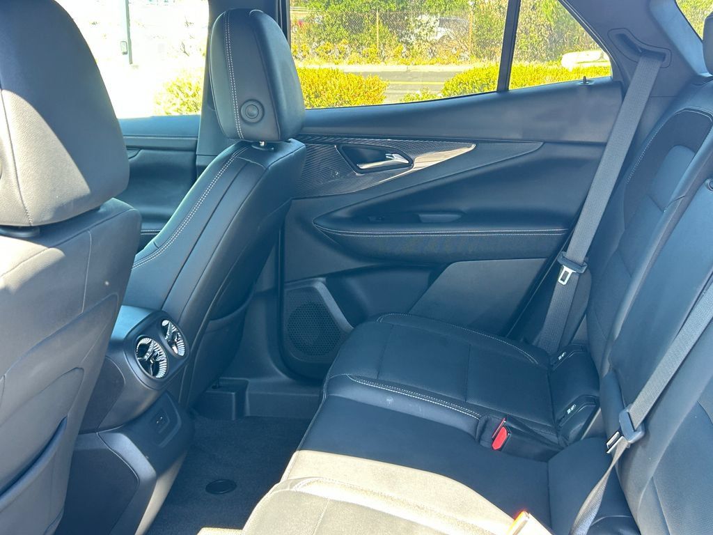 Used 2024 Chevrolet Blazer EV LT AWD/4WD image 28