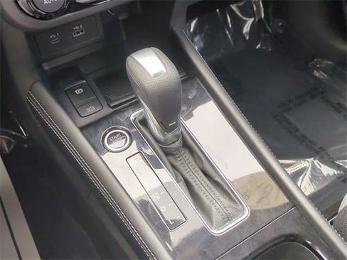 Used 2023 Nissan Kicks SR w/ SR Premium Package image 15