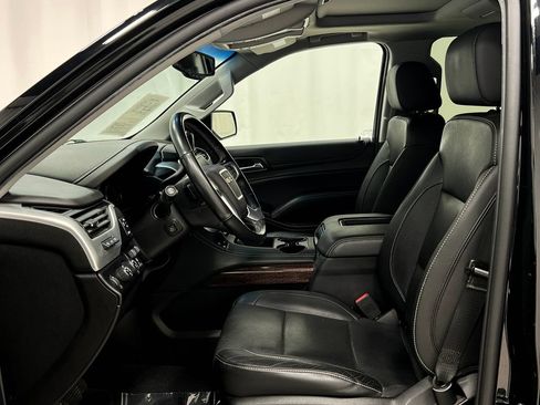 Used 2019 GMC Yukon XL SLT w/ Graphite Performance Edition AWD/4WD image 14
