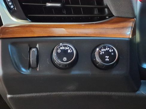 Used 2020 Cadillac Escalade Luxury AWD/4WD image 22