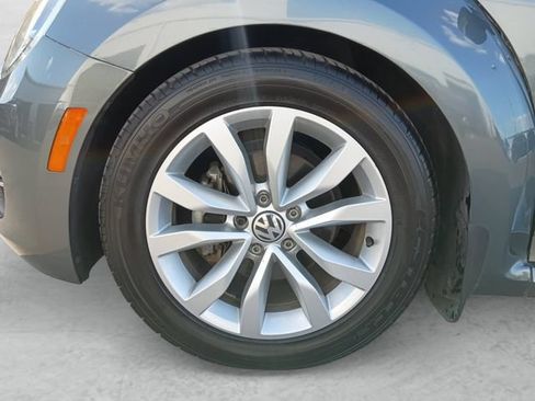 Used 2013 Volkswagen Beetle TDI FWD image 23