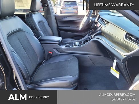 New 2025 Jeep Grand Cherokee L Altitude AWD/4WD image 15
