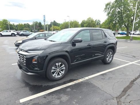 Used 2026 Chevrolet Equinox LT AWD/4WD image 2