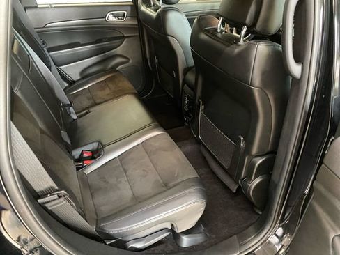 Used 2018 Jeep Grand Cherokee Altitude AWD/4WD image 18
