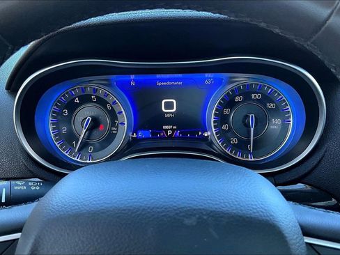 Used 2023 Chrysler 300 Touring w/ Sport Appearance Package image 13