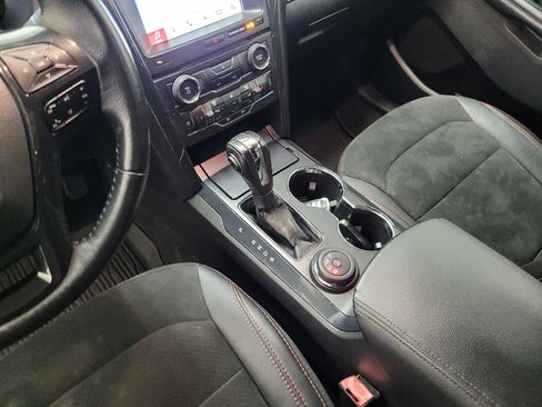 Used 2018 Ford Explorer XLT w/ Equipment Group 202A AWD/4WD image 26