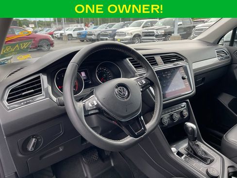 Used 2021 Volkswagen Tiguan SE w/ 3rd Row Seat Package AWD/4WD image 18