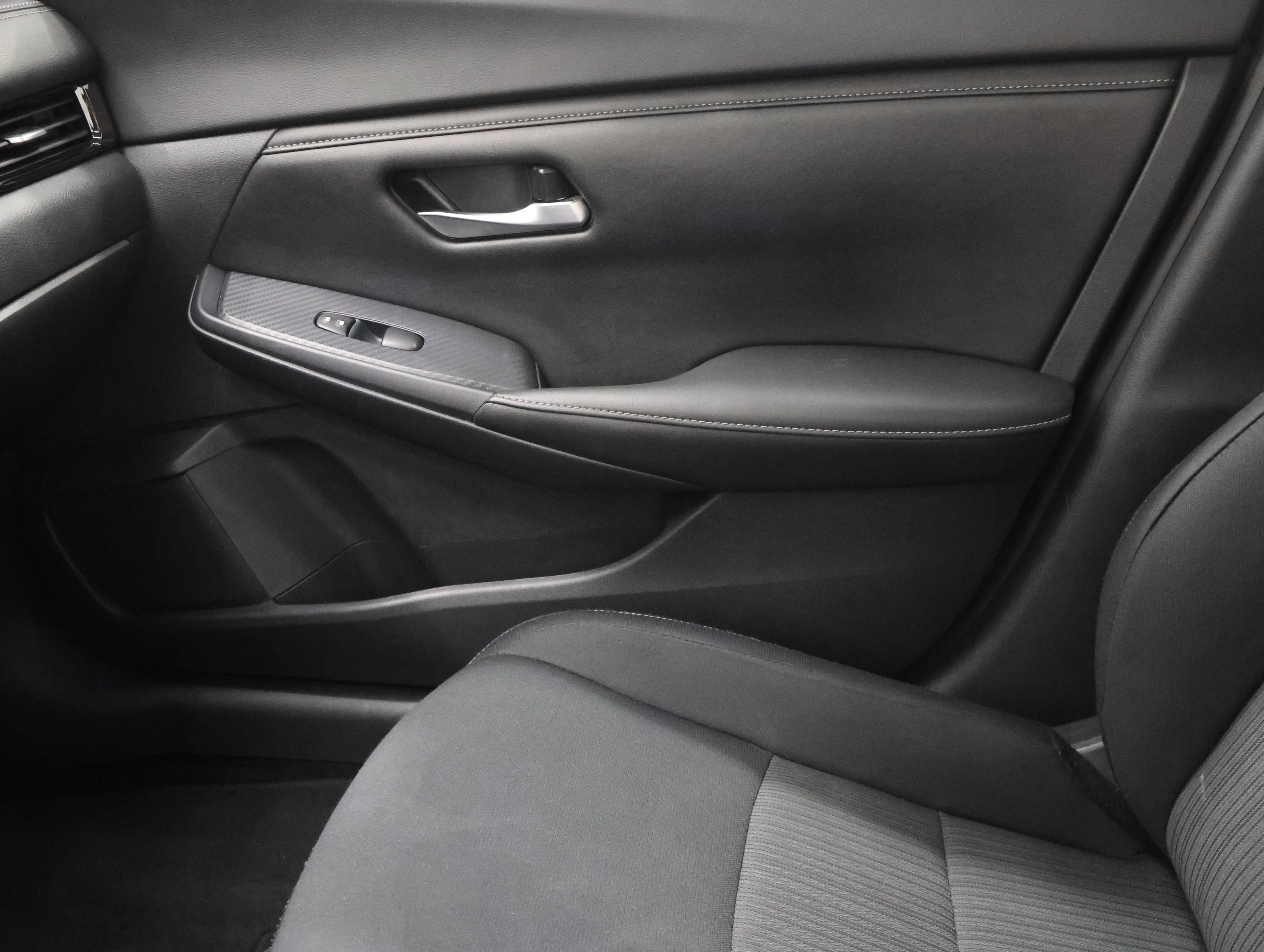 Used 2024 Nissan Sentra SV FWD image 13
