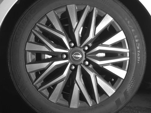 Used 2025 Nissan Altima 2.5 SV image 12