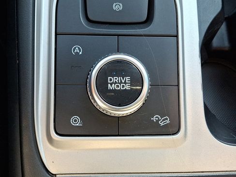 Used 2021 Ford Explorer XLT image 25