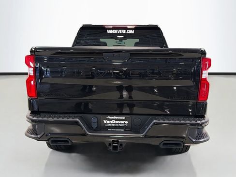 Used 2021 Chevrolet Silverado 1500 Custom Trail Boss w/ Midnight Edition AWD/4WD image 8