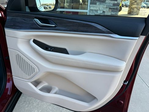 Used 2024 Jeep Grand Cherokee L Limited image 15