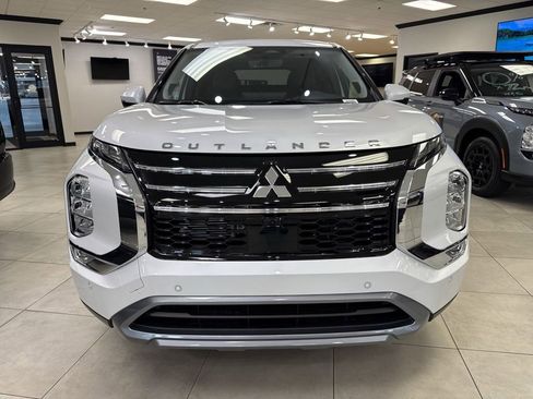 New 2026 Mitsubishi Outlander SE FWD image 2