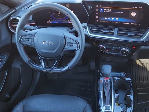 Used 2025 Chevrolet Trax RS image 5