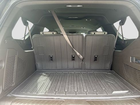 Used 2024 GMC Yukon XL SLT w/ SLT Luxury Package image 24