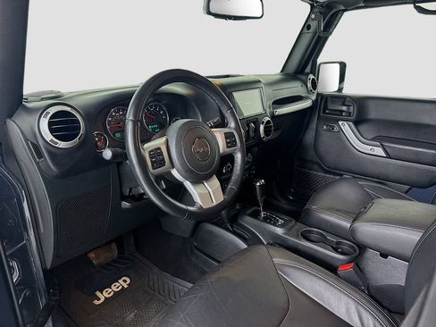Used 2017 Jeep Wrangler Unlimited Sahara w/ Quick Order Package 24E Chief AWD/4WD image 10