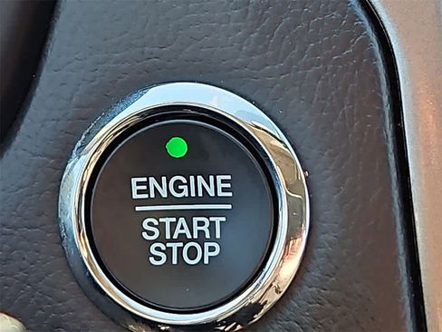 Used 2018 Ford Fusion SE w/ Fusion SE Technology Package image 21