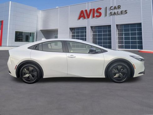 Used 2024 Toyota Prius LE image 5