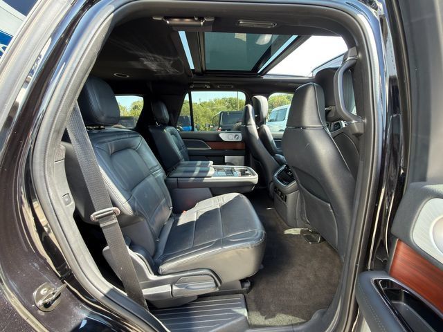 Used 2022 Lincoln Navigator Reserve AWD/4WD image 10