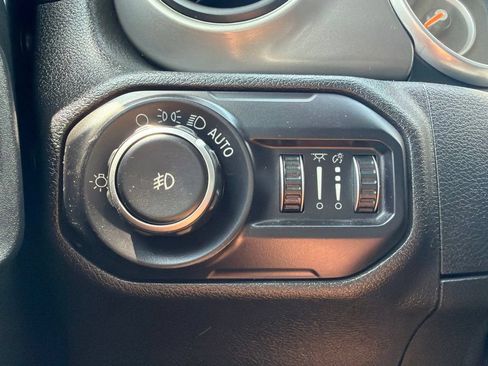 Used 2018 Jeep Wrangler Unlimited Sport AWD/4WD image 39