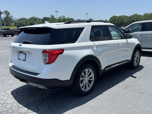 Used 2022 Ford Explorer XLT w/ Equipment Group 202A AWD/4WD image 6