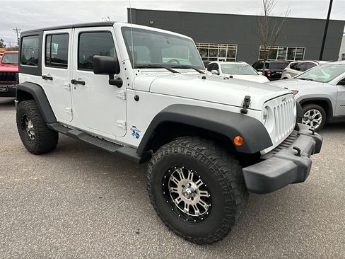 Used 2018 Jeep Wrangler Unlimited Sport w/ Connectivity Group image 5