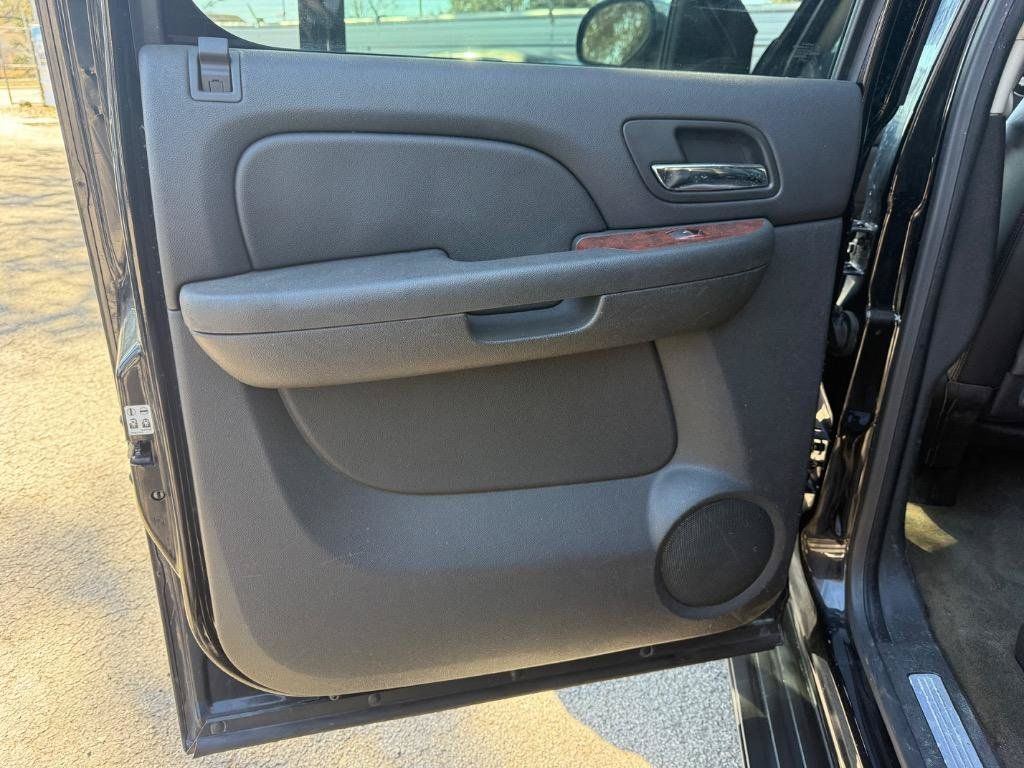 Used 2009 Chevrolet Avalanche LTZ RWD image 25