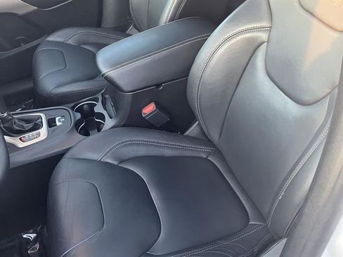 Used 2018 Jeep Cherokee Limited w/ Technology Group image 13