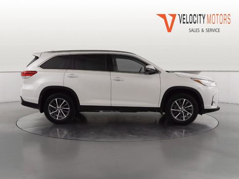 Used 2019 Toyota Highlander XLE AWD/4WD image 6