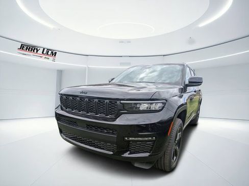 New 2025 Jeep Grand Cherokee L Limited w/ Black Appearance Package AWD/4WD image 6