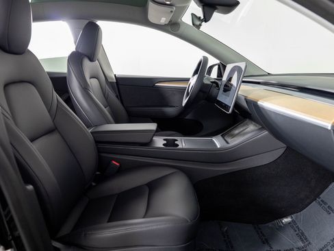 Used 2024 Tesla Model Y Long Range image 28