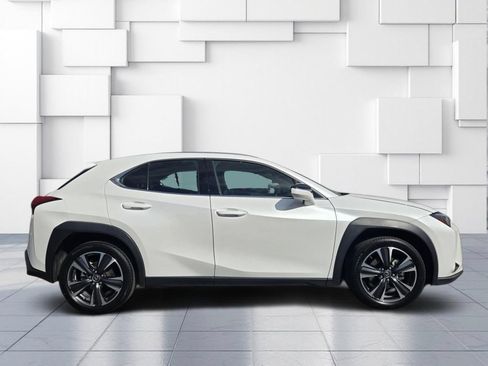 Used 2019 Lexus UX 200 w/ Premium Package FWD image 4