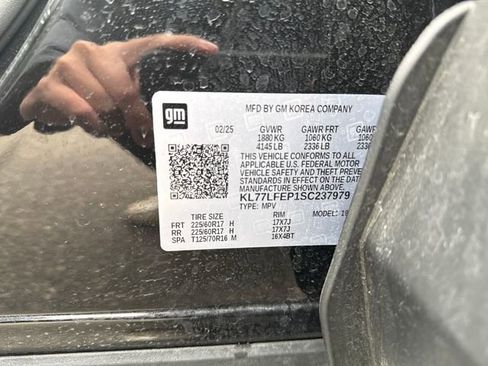 Used 2025 Chevrolet Trax LS image 18