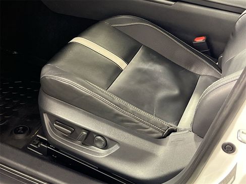 Used 2025 Toyota Camry SE image 14