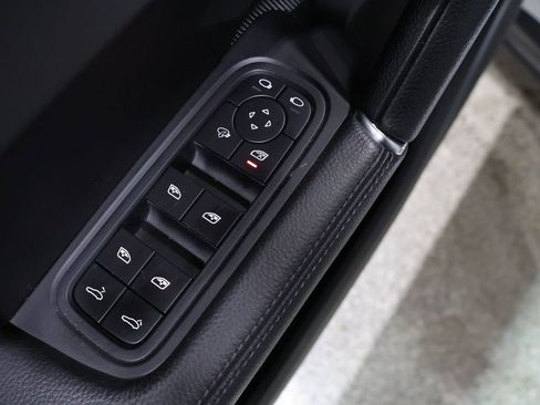 Used 2022 Porsche Cayenne AWD/4WD image 12