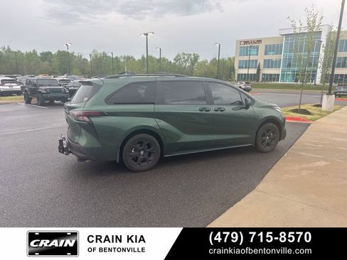 Used 2025 Toyota Sienna XLE Woodland Edition AWD/4WD image 3