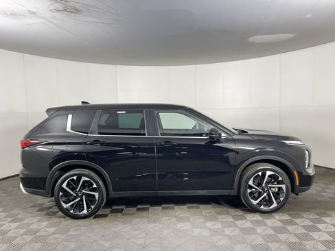 Used 2023 Mitsubishi Outlander SE image 5