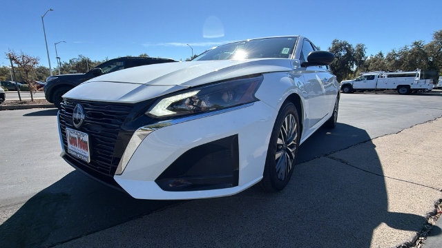 Used 2025 Nissan Altima 2.5 SV FWD image 9