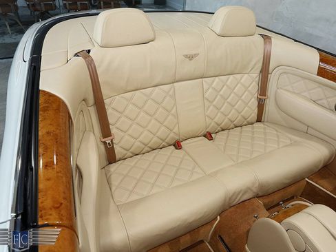 Used 2010 Bentley Azure T RWD image 20